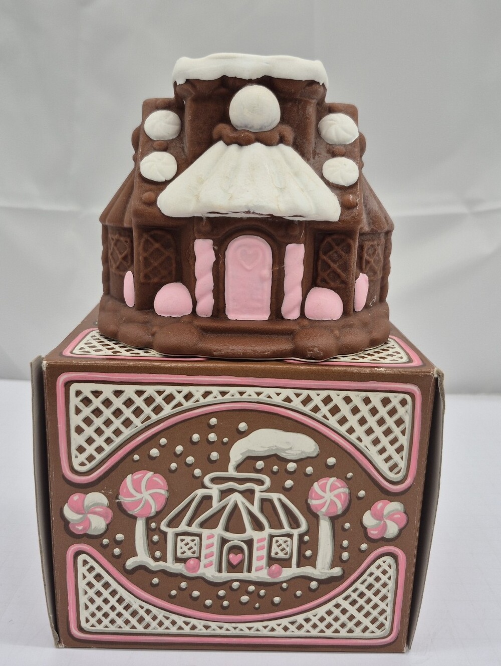 Avon Gingerbread House Novelty Scented Candle Frankincense & Myrrh w/ Box F2377